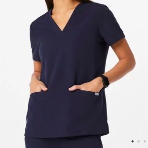 Figs Navy Casma Three-Pocket Scrub Top